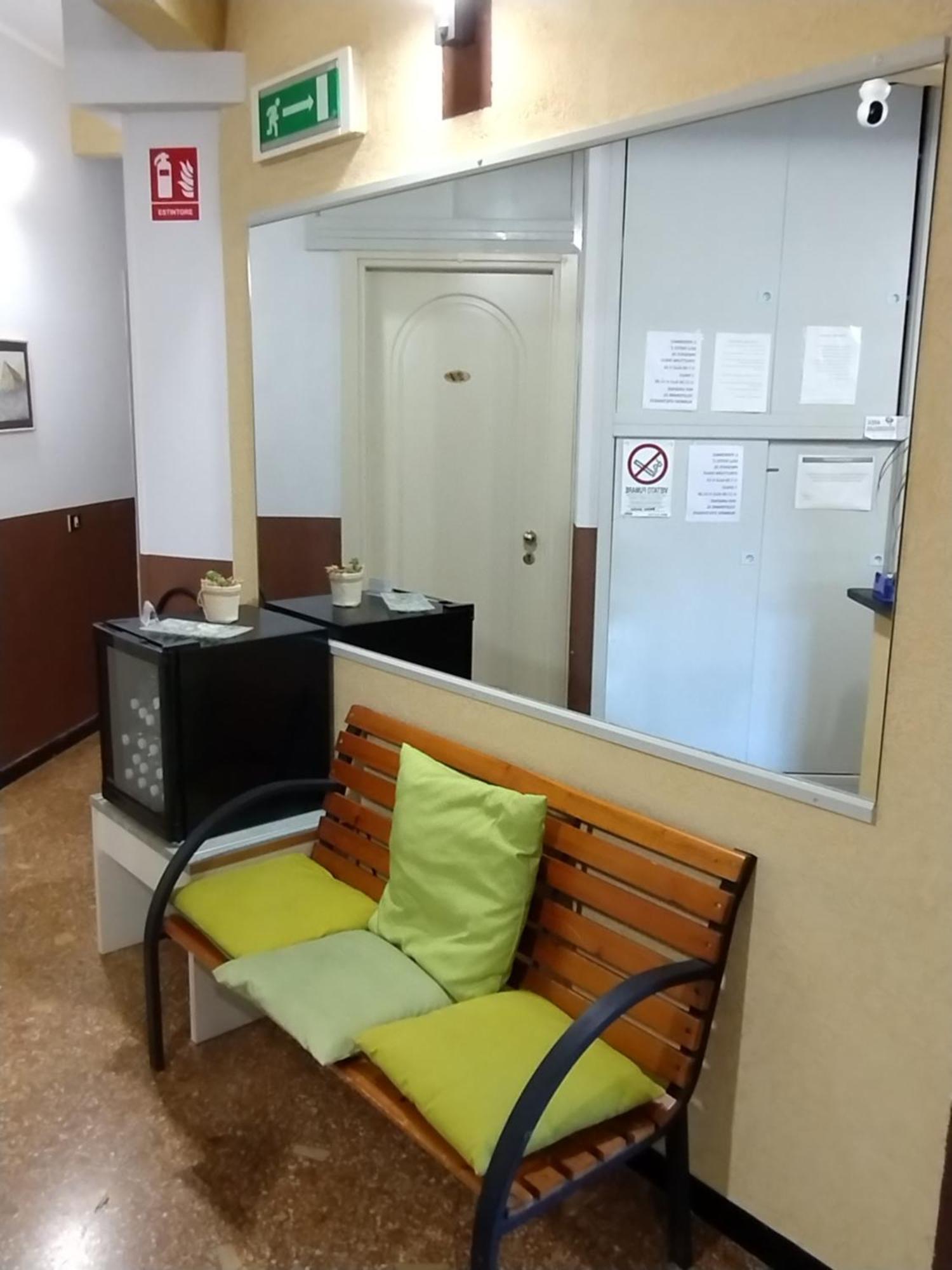 Hotel Della Piazzetta ヴァラッツェ エクステリア 写真