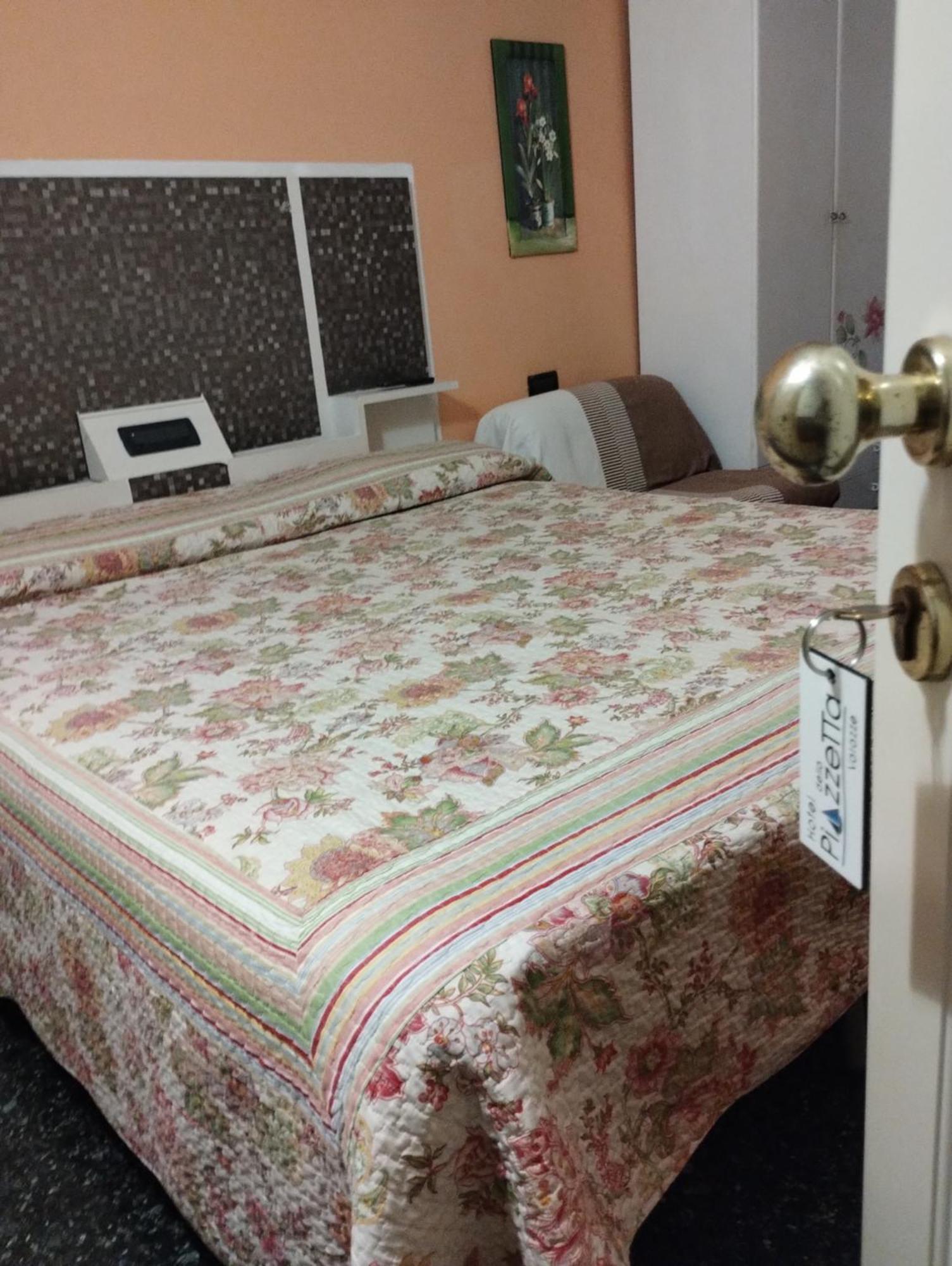 Hotel Della Piazzetta ヴァラッツェ エクステリア 写真