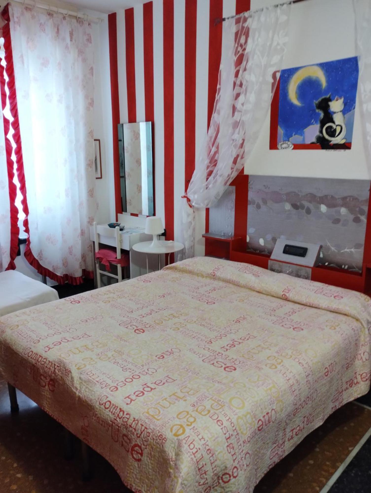 Hotel Della Piazzetta ヴァラッツェ エクステリア 写真