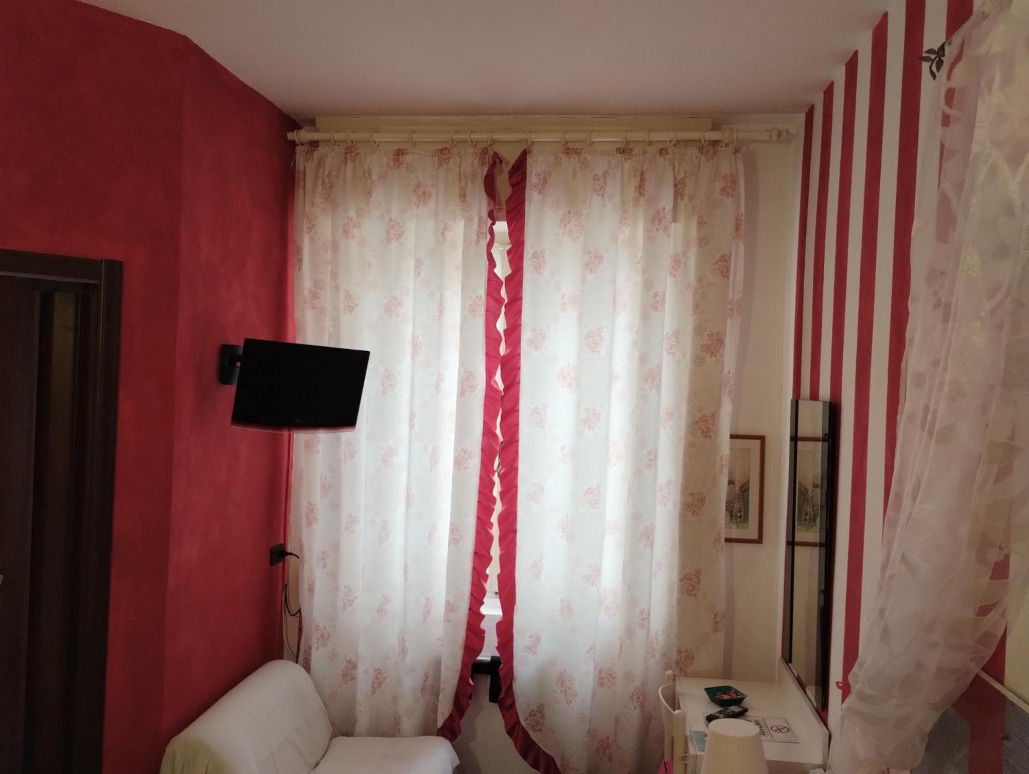 Hotel Della Piazzetta ヴァラッツェ エクステリア 写真