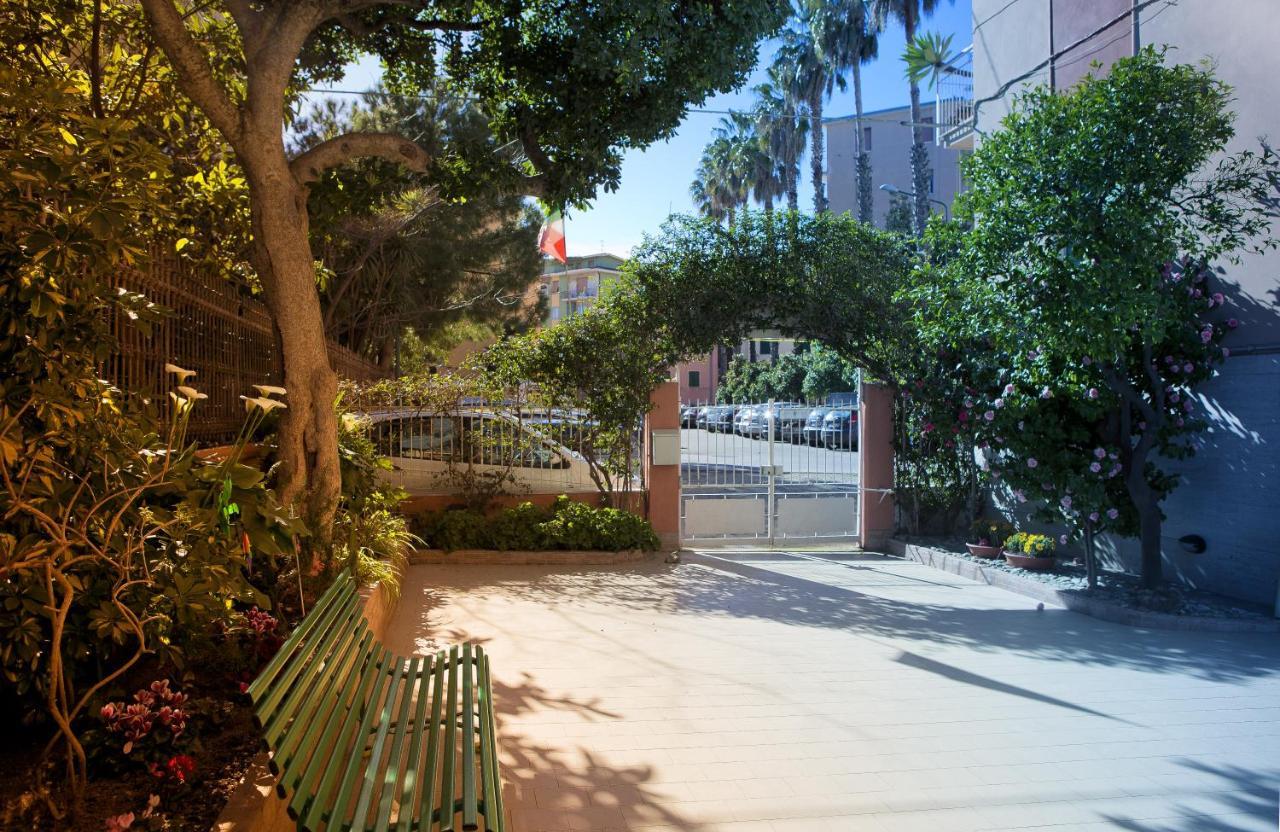 Hotel Della Piazzetta ヴァラッツェ エクステリア 写真