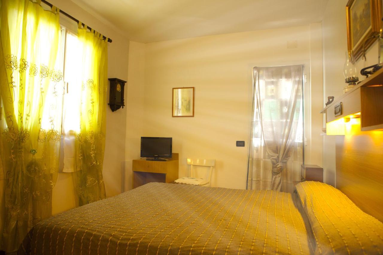 Hotel Della Piazzetta ヴァラッツェ エクステリア 写真